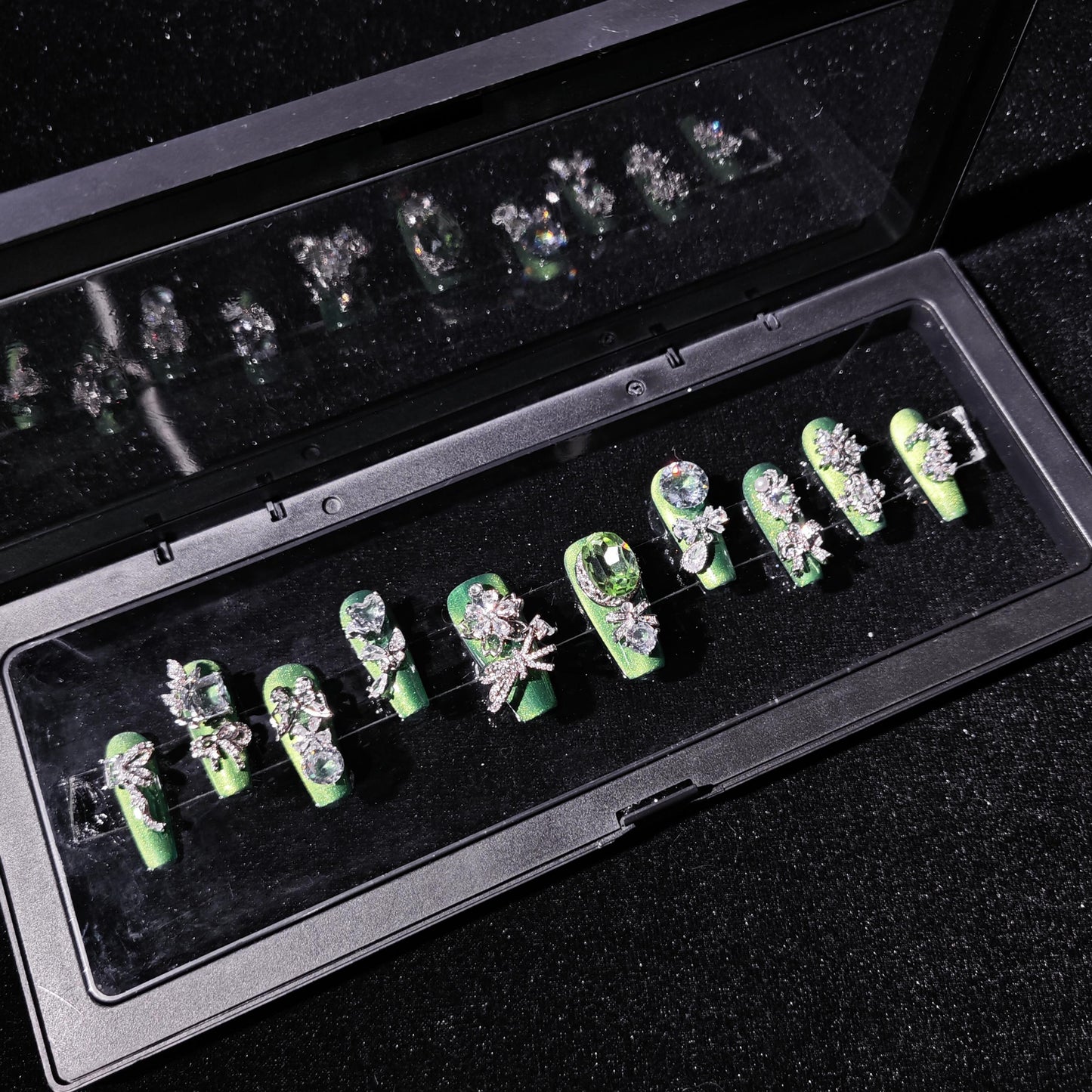 D138Finger Fantasy- Crystal Fantasy Luxury Rhinestone Handmade Press-On Nail Set with Gift Box & Greeting Card, 10pcs Elegant Nail Art Kit for Manicure, Perfect for Christmas Gift and Holiday Glam£¨DM0138£©
