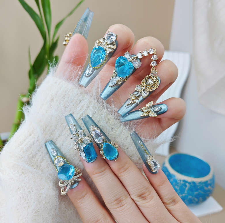D129Finger Fantasy- Crystal Fantasy Luxury Rhinestone Handmade Press-On Nail Set with Gift Box & Greeting Card, 10pcs Elegant Nail Art Kit for Manicure, Perfect for Christmas Gift and Holiday Glam(DM0129)
