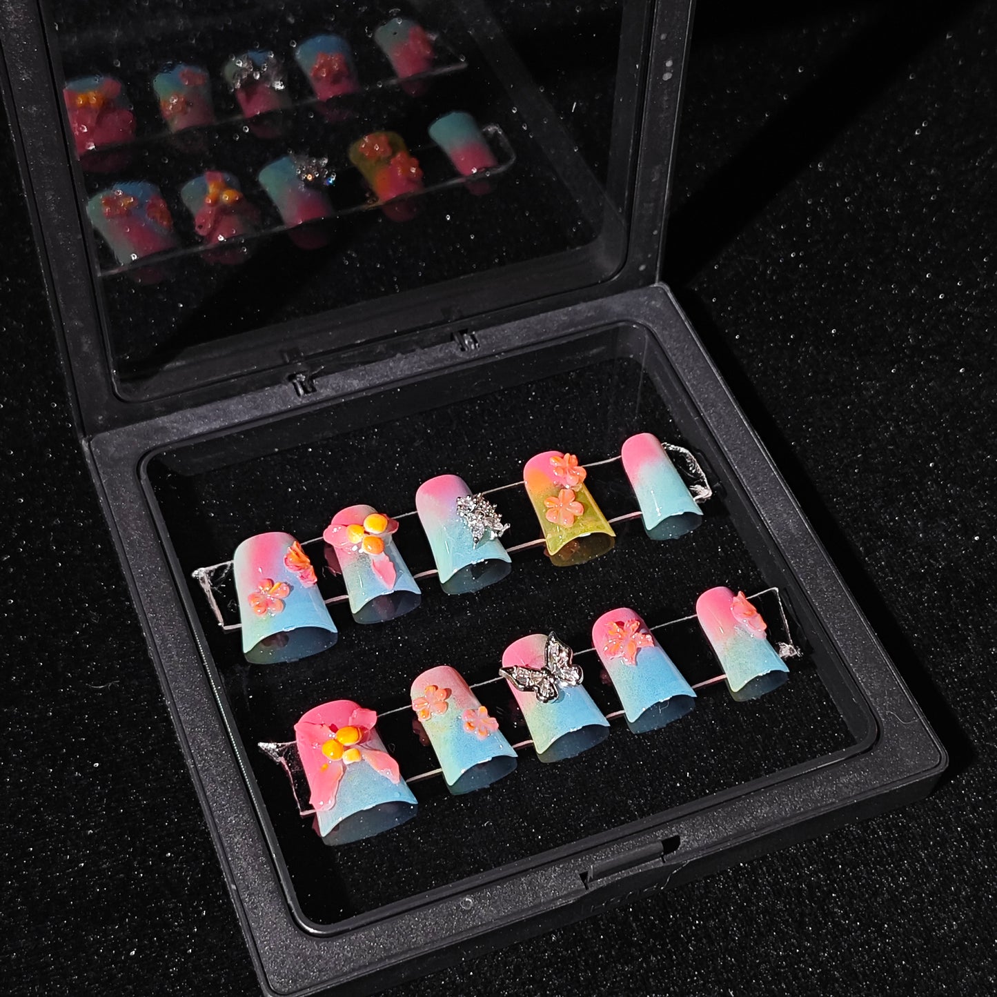 D159Finger Fantasy- Crystal Fantasy Luxury Rhinestone Handmade Press-On Nail Set with Gift Box & Greeting Card, 10pcs Elegant Nail Art Kit for Manicure, Perfect for Christmas Gift and Holiday Glam(DM0159)