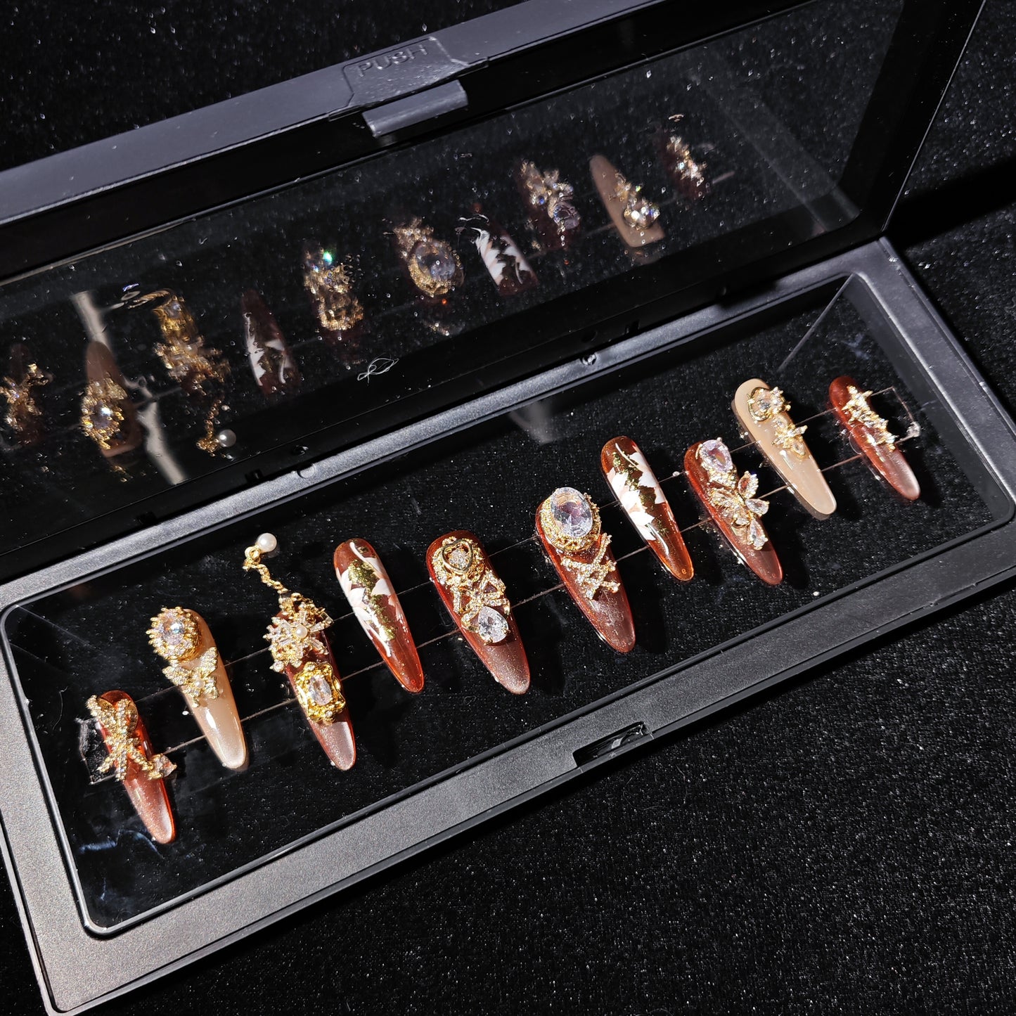 D135Finger Fantasy- Crystal Fantasy Luxury Rhinestone Handmade Press-On Nail Set with Gift Box & Greeting Card, 10pcs Elegant Nail Art Kit for Manicure, Perfect for Christmas Gift and Holiday Glam£¨DM0135£©